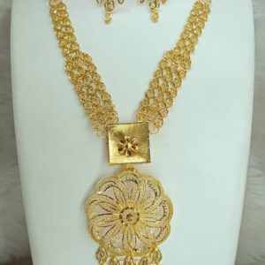 Classic Round Medallion Long Haar