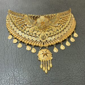 Elegant Minimal Festive Choker