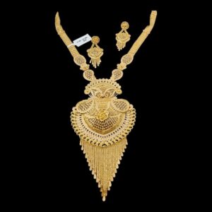 Elaborate Gold Necklace Set with Layered Pendant