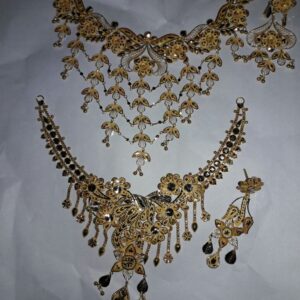 Traditional Gold Necklace with Teardrop Pendants